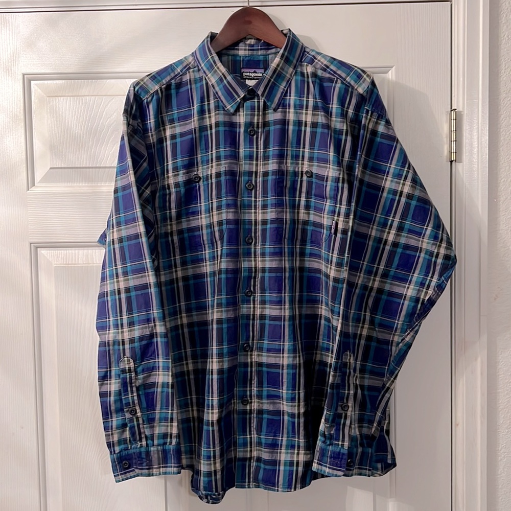 Patagonia long sleeve button up shirt. Xl purple